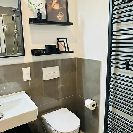 Daire Zentrales Design Apartment Zwischen Hauptbahnhof Und Innenstadt I 2 Sz I Tiefgarage I Aufzug I Wlan I By Kitchenroombed *
